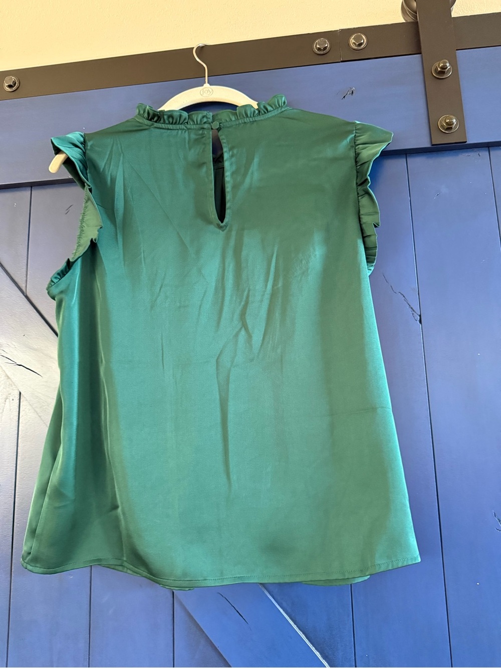 Evereve Emerald Green Satin Ruffle Sleeve Blouse 💚 - Picture 2 of 6